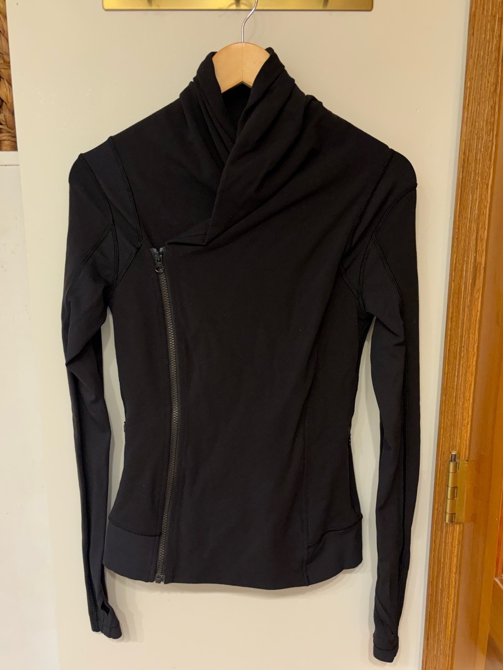 Black Lululemon Bhakti Yoga Jacket featuring an asymmetrical double zip size 6